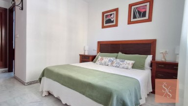 Prostorný apartmán s bazénem a garáží jen 100 metrů od pláže Playa de los Locos