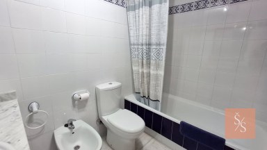Prostorný apartmán s bazénem a garáží jen 100 metrů od pláže Playa de los Locos