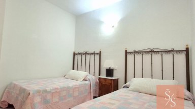 Prostorný apartmán s bazénem a garáží jen 100 metrů od pláže Playa de los Locos