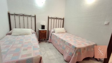 Prostorný apartmán s bazénem a garáží jen 100 metrů od pláže Playa de los Locos
