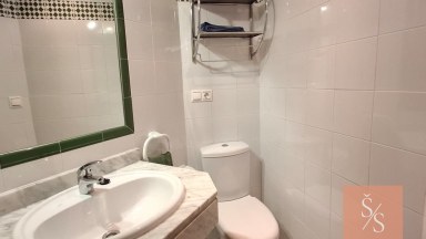 Prostorný apartmán s bazénem a garáží jen 100 metrů od pláže Playa de los Locos