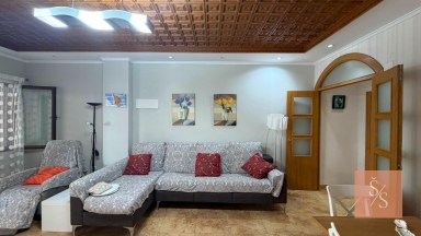 Kompletně zrekonstruovaný apartmán s bočním výhledem na moře v Torrevieja