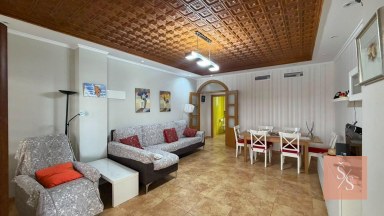 Kompletně zrekonstruovaný apartmán s bočním výhledem na moře v Torrevieja