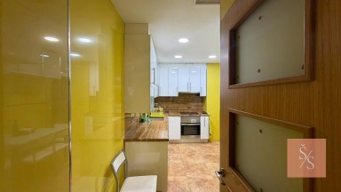 Kompletně zrekonstruovaný apartmán s bočním výhledem na moře v Torrevieja