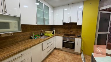 Kompletně zrekonstruovaný apartmán s bočním výhledem na moře v Torrevieja