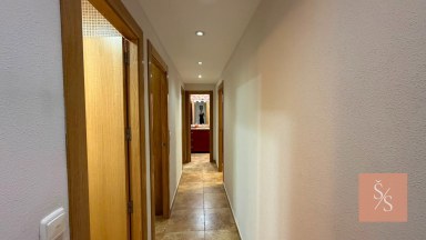Kompletně zrekonstruovaný apartmán s bočním výhledem na moře v Torrevieja