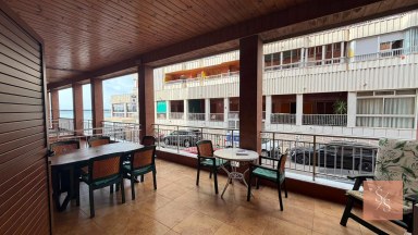 Kompletně zrekonstruovaný apartmán s bočním výhledem na moře v Torrevieja