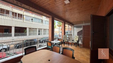Kompletně zrekonstruovaný apartmán s bočním výhledem na moře v Torrevieja