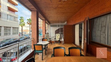 Kompletně zrekonstruovaný apartmán s bočním výhledem na moře v Torrevieja