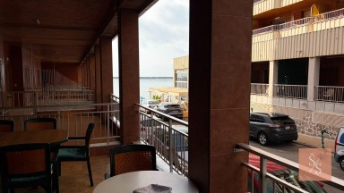 Kompletně zrekonstruovaný apartmán s bočním výhledem na moře v Torrevieja