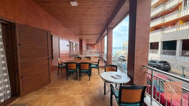 Kompletně zrekonstruovaný apartmán s bočním výhledem na moře v Torrevieja