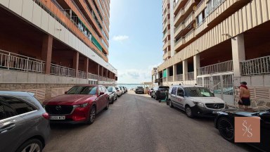 Kompletně zrekonstruovaný apartmán s bočním výhledem na moře v Torrevieja