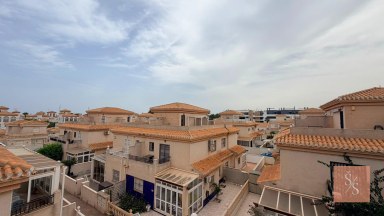 Dvoupatrový duplex se zahradou v Residencial El Cid III v Playa Flamenca