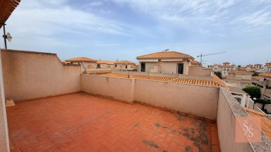 Dvoupatrový duplex se zahradou v Residencial El Cid III v Playa Flamenca