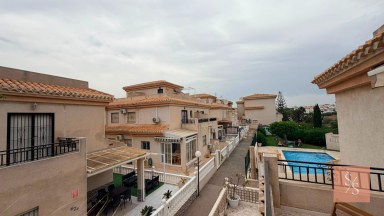 Dvoupatrový duplex se zahradou v Residencial El Cid III v Playa Flamenca