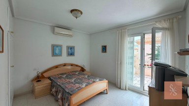 Dvoupatrový duplex se zahradou v Residencial El Cid III v Playa Flamenca