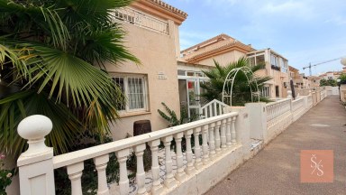 Dvoupatrový duplex se zahradou v Residencial El Cid III v Playa Flamenca