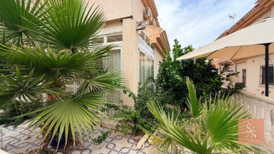 Dvoupatrový duplex se zahradou v Residencial El Cid III v Playa Flamenca