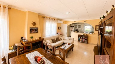 Prostorná samostatně stojící vila s bazénem na pozemku 1 000 m² v El Chaparral