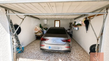 Prostorná samostatně stojící vila s bazénem na pozemku 1 000 m² v El Chaparral
