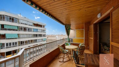 Prostorný apartmán v první linii u moře s čelním výhledem na Středozemní moře