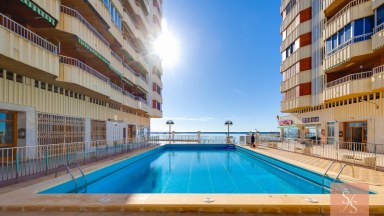 Prostorný apartmán v první linii u moře s čelním výhledem na Středozemní moře