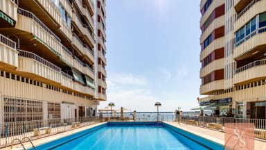 Prostorný apartmán v první linii u moře s čelním výhledem na Středozemní moře