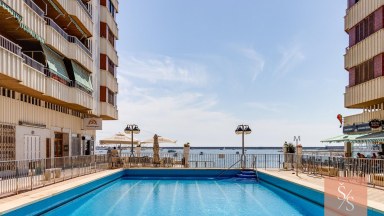 Prostorný apartmán v první linii u moře s čelním výhledem na Středozemní moře