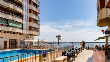 Prostorný apartmán v první linii u moře s čelním výhledem na Středozemní moře