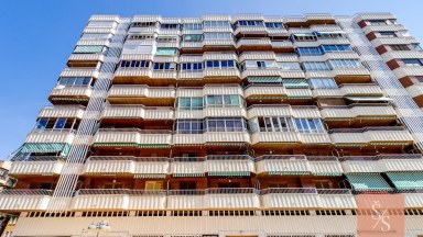 Prostorný apartmán v první linii u moře s čelním výhledem na Středozemní moře