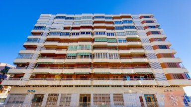 Prostorný apartmán v první linii u moře s čelním výhledem na Středozemní moře
