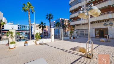 Prostorný apartmán v první linii u moře s čelním výhledem na Středozemní moře