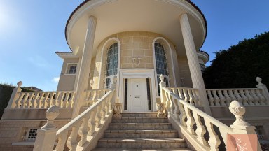 Luxusní vila na pozemku 2 130 m² s panoramatickými výhledy v Ciudad Quesada