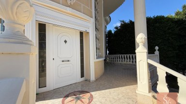Luxusní vila na pozemku 2 130 m² s panoramatickými výhledy v Ciudad Quesada