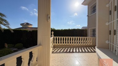 Luxusní vila na pozemku 2 130 m² s panoramatickými výhledy v Ciudad Quesada