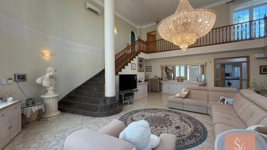 Luxusní vila na pozemku 2 130 m² s panoramatickými výhledy v Ciudad Quesada