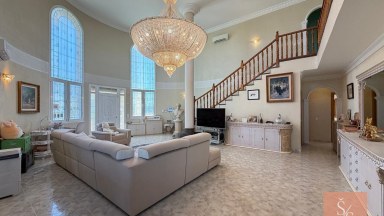 Luxusní vila na pozemku 2 130 m² s panoramatickými výhledy v Ciudad Quesada