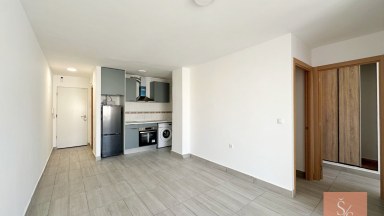 Zrekonstruovaný apartmán se zasklenou terasou v centru Torrevieja