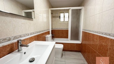 Zrekonstruovaný apartmán se zasklenou terasou v centru Torrevieja