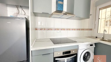 Zrekonstruovaný apartmán se zasklenou terasou v centru Torrevieja