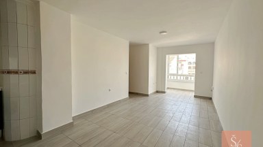 Zrekonstruovaný apartmán se zasklenou terasou v centru Torrevieja