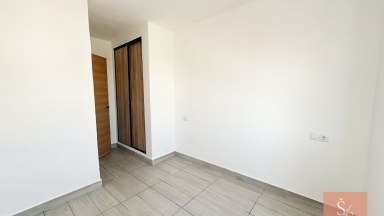 Zrekonstruovaný apartmán se zasklenou terasou v centru Torrevieja