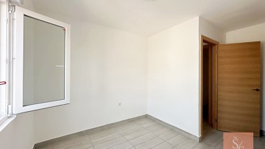 Zrekonstruovaný apartmán se zasklenou terasou v centru Torrevieja