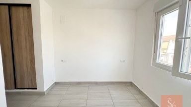 Zrekonstruovaný apartmán se zasklenou terasou v centru Torrevieja