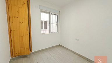 Zrekonstruovaný apartmán se zasklenou terasou v centru Torrevieja