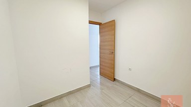 Zrekonstruovaný apartmán se zasklenou terasou v centru Torrevieja