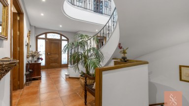 Luxusní vila s výhledem na moře, bazénem, posilovnou a saunou v La Veleta