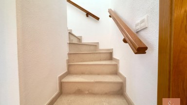 Bungalov v horním patře se soukromým soláriem a výhledem na moře