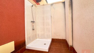 Bungalov v horním patře se soukromým soláriem a výhledem na moře