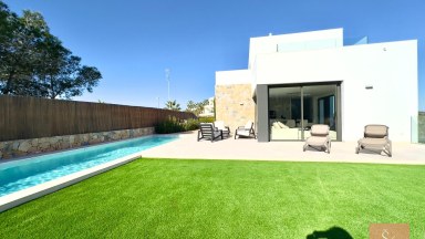 Luxusní vila s bazénem v Las Colinas Golf & Country Club